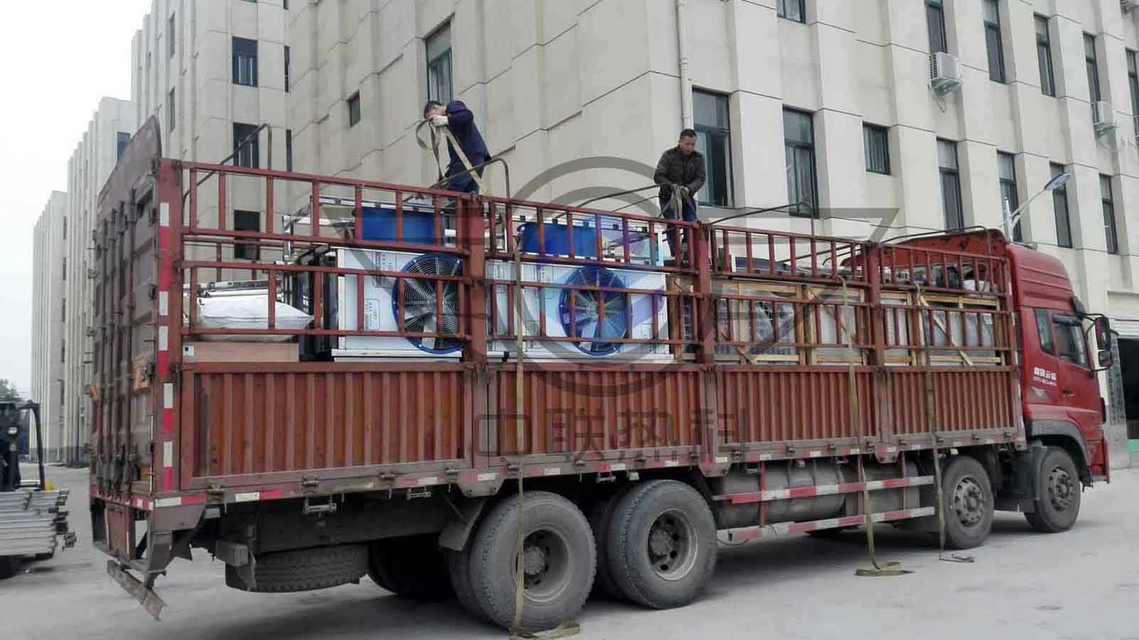 新疆阿拉尔红枣空气能热泵干燥设备四套机器发货现场